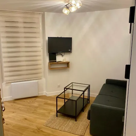 Bed & Breakfast Small Comfy In Paris